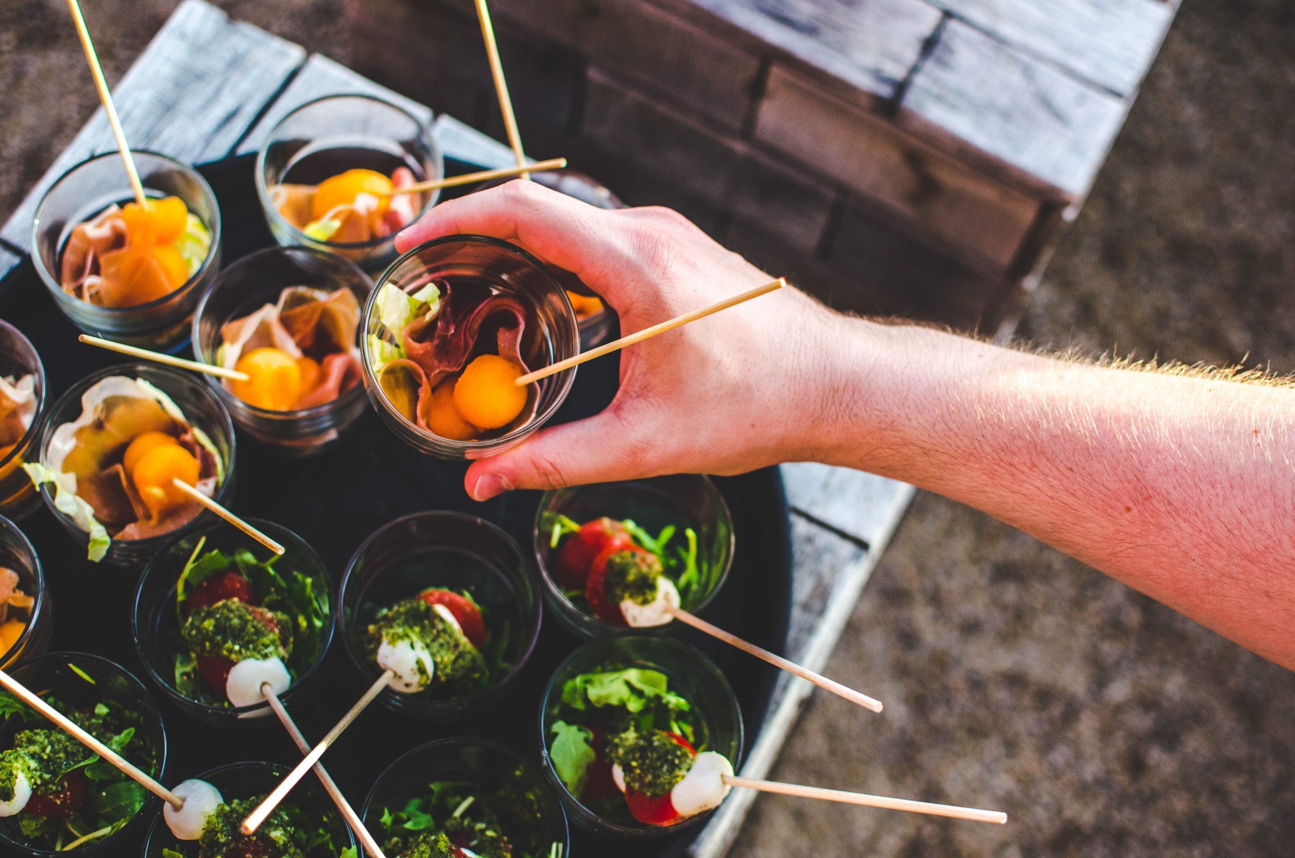 Warunki płatności za catering: Jakie są standardy?